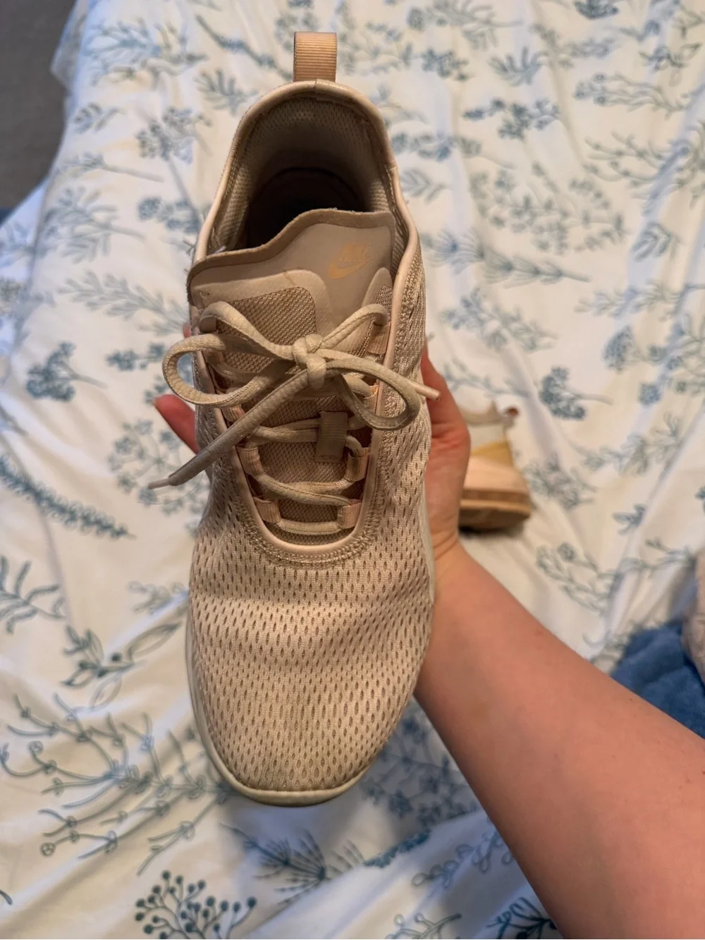 Nike Women’s Beige Peach Athletic Sneakers